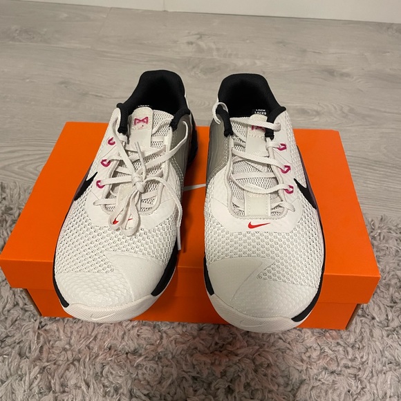 Brand new Nike Metcon Women's Training Shoes - Picture 2 of 5